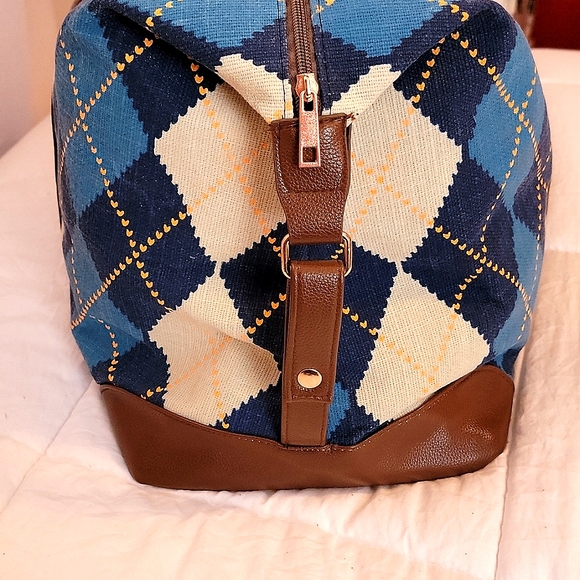 Lulu Dharma Weekender Tote - Picture 5 of 12